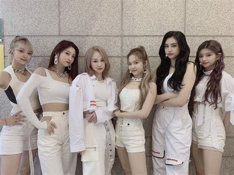 everglow 6 members all pictures.